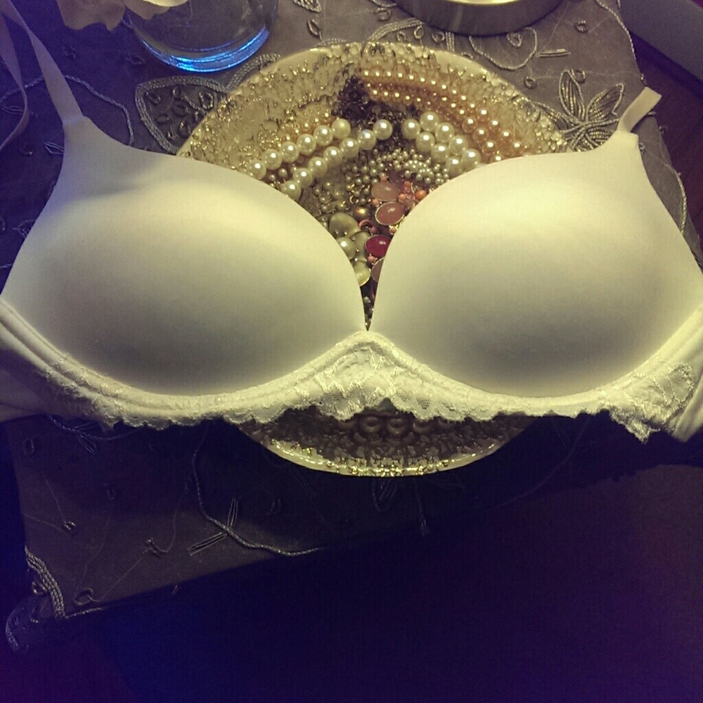 Ambrielle 36A Bra.